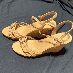 Women’s size 10 | AEROSOLES | Tan Wedges
